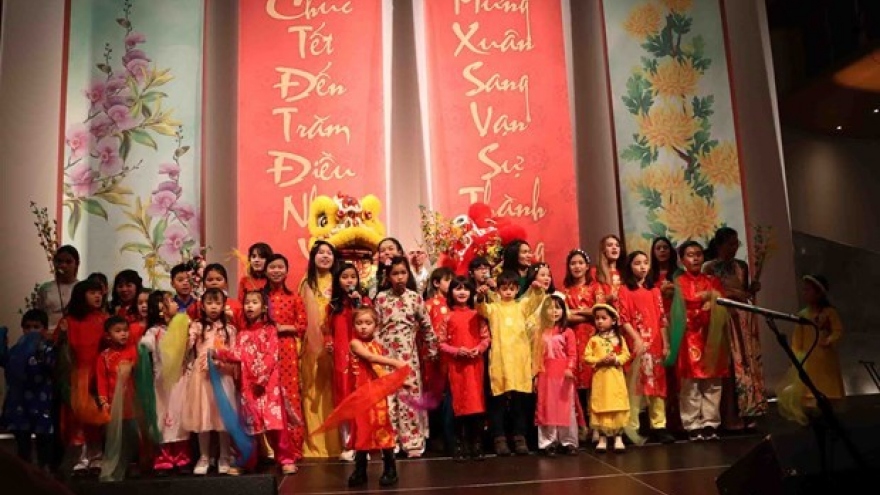 Vietnamese celebrate Tet overseas