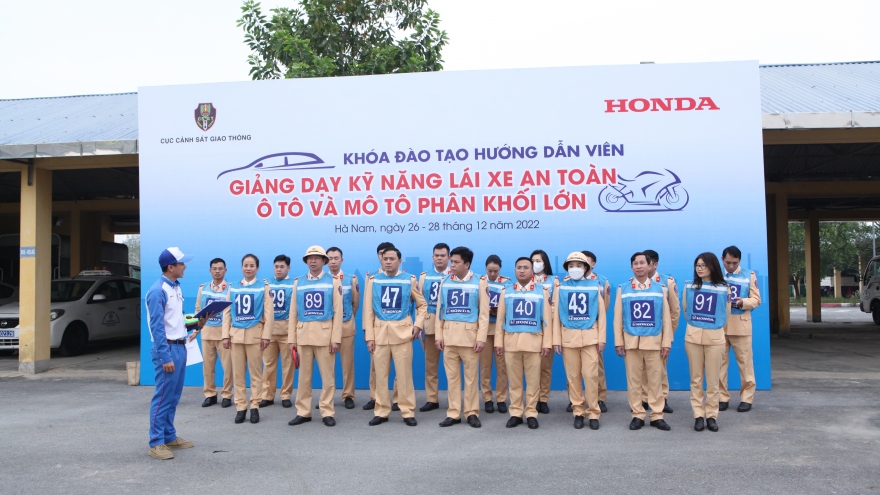 Honda Việt Nam tập huấn lái xe an toàn cho hướng dẫn viên Cục CSGT