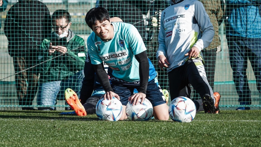 Công Phượng cười rạng rỡ trong buổi tập đầu tiên ở Yokohama FC