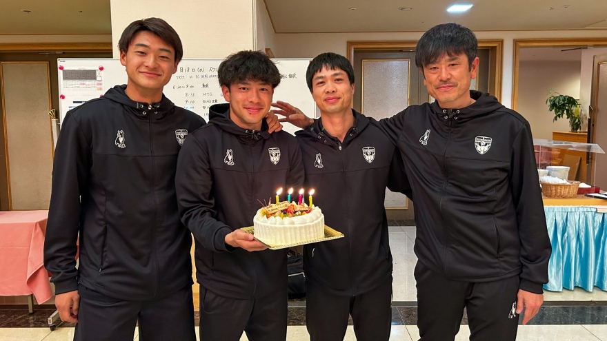 Công Phượng đón sinh nhật sớm cùng Yokohama FC 