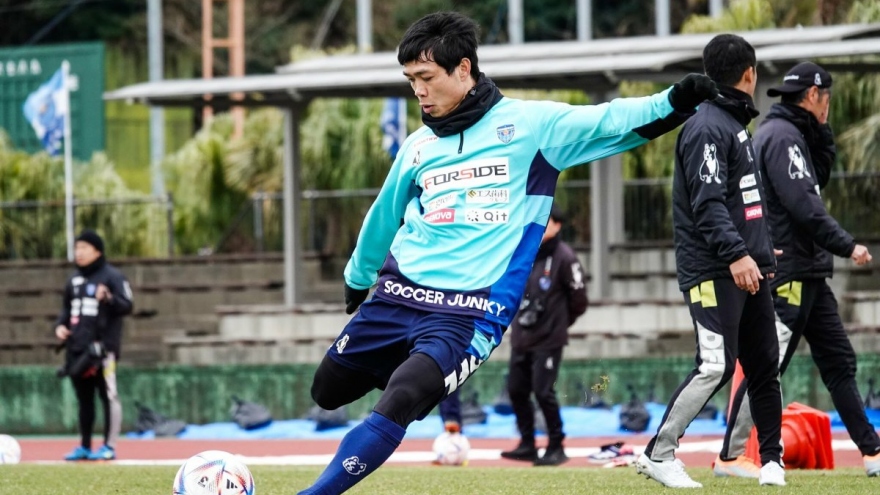 Công Phượng nhận lời khen từ thầy mới ở Yokohama FC 