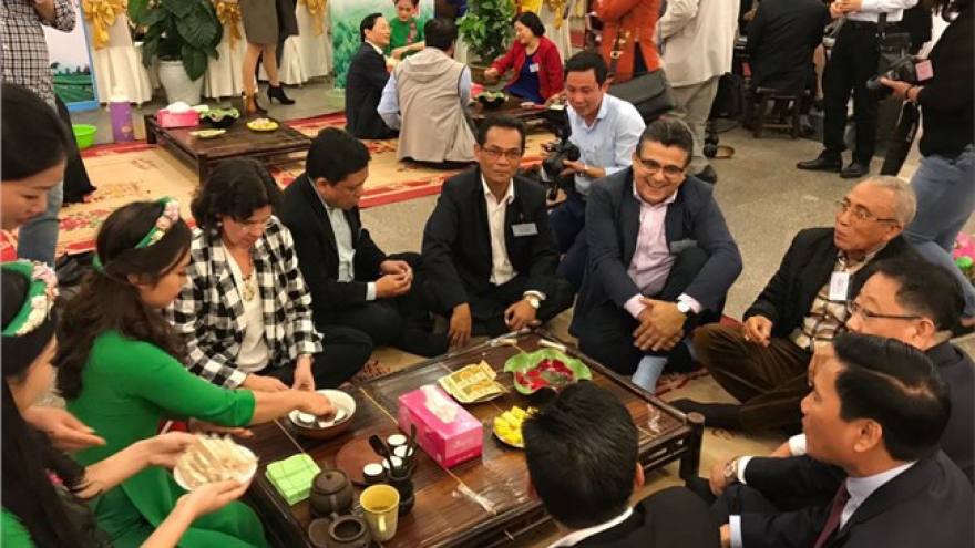 Ấn tượng Việt Nam của vị Đại sứ đã hơn 20 năm ăn Tết Việt