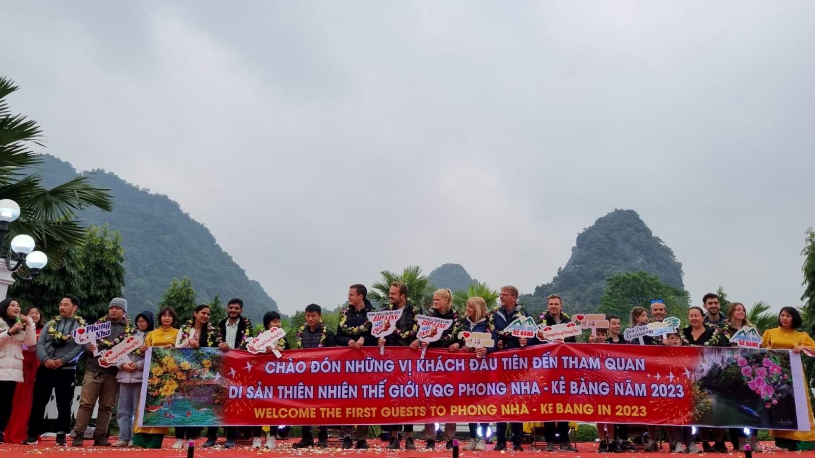 Đón du khách quốc tế xông đất Vườn Quốc gia Phong Nha-Kẻ Bàng