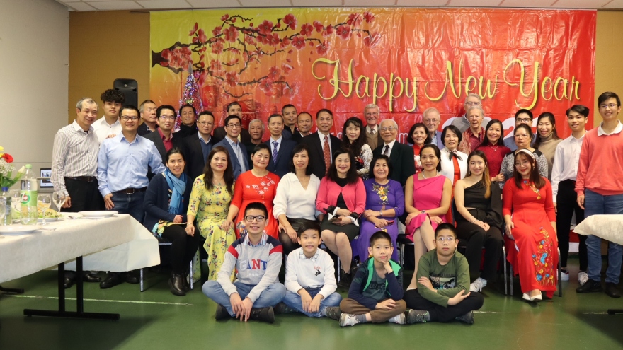 Đại sứ Việt Nam tại Hà Lan đón năm mới cùng hội Việt kiều ở Den Haag