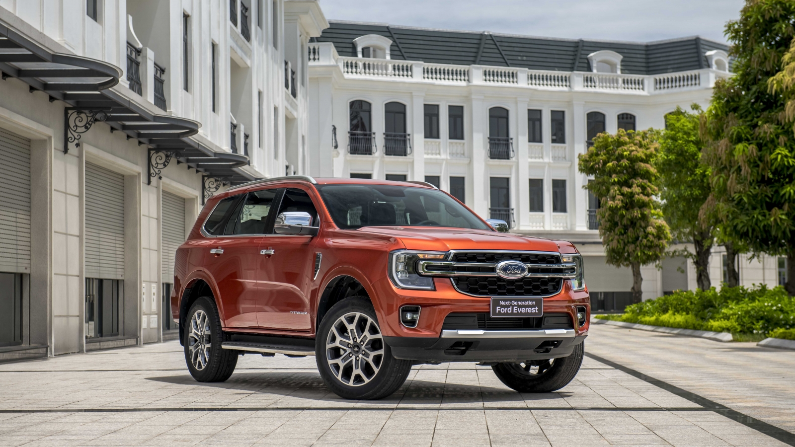 Ford Everest dẫn đầu phân khúc SUV hạng D, bỏ xa các đối thủ Santa Fe, Fortuner