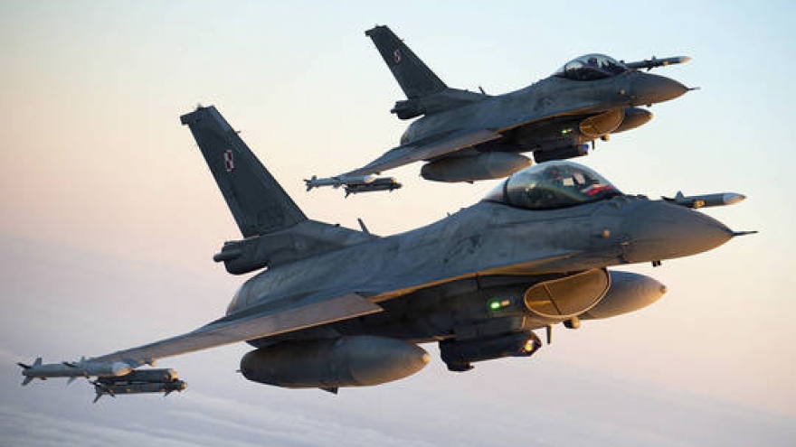 Liên minh phương Tây ký hiệp ước huấn luyện phi công Ukraine lái F-16