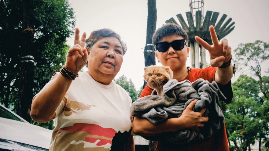 Hành trình xuyên Việt về nhà ăn Tết của giảng viên đại học U80 và con gái