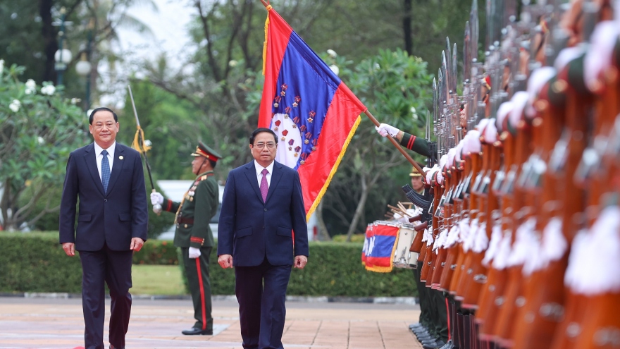 Việt Nam- Lào nhất trí duy trì quan hệ chính trị gắn bó và tin cậy