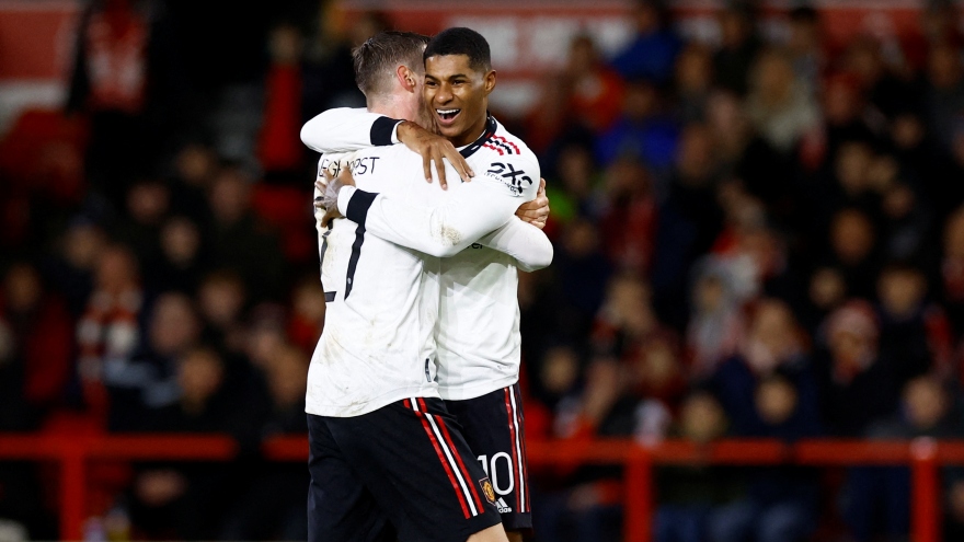 Rashford rê bóng từ giữa sân ghi bàn, MU thắng đậm Nottingham