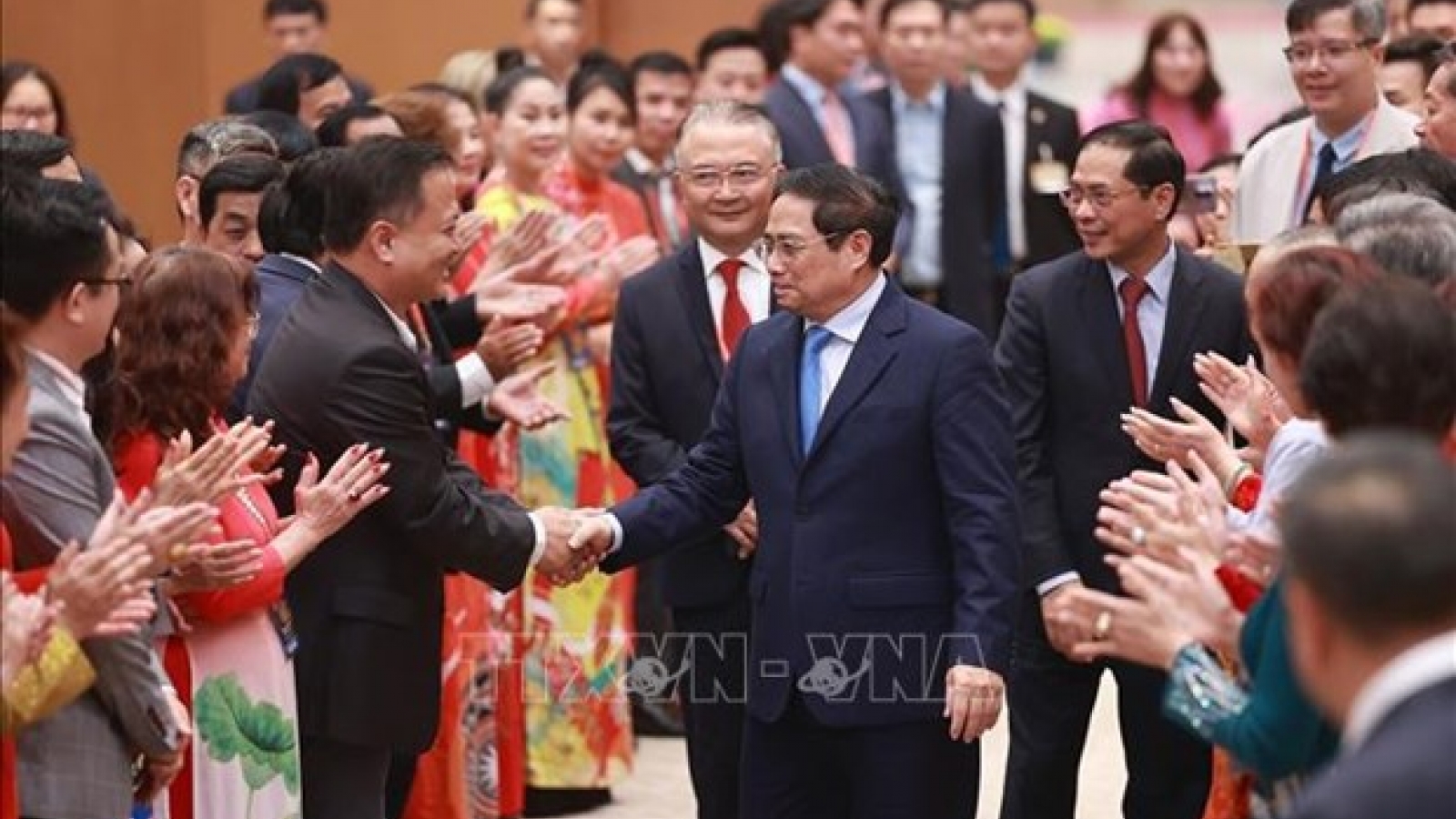 PM calls for OV's efforts to bring Vietnam, world closer