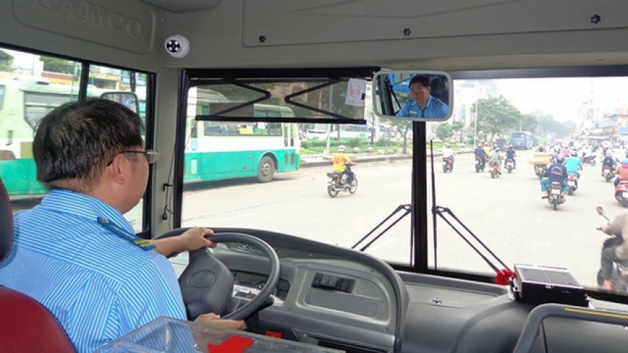 Xem xét nới độ tuổi lái xe và cần có lộ trình