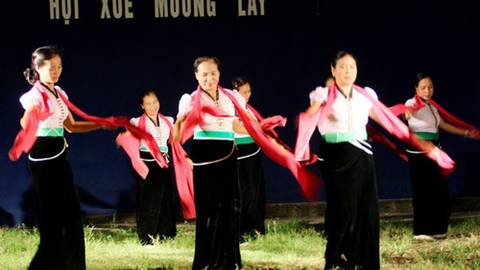 Bảo tồn, phát huy di sản văn hóa dân tộc Thái ở Mường Lay 
