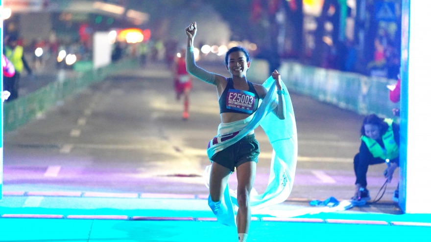 Giải Bán Marathon Quốc tế Việt Nam 2023: Nguyễn Thị Oanh số 1, Quốc Luật đua Văn Lai