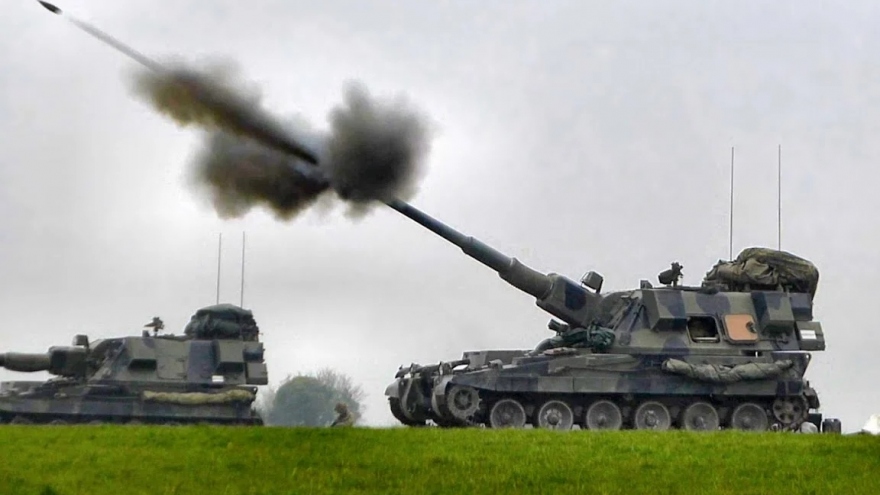 Anh ồ ạt viện trợ các loại pháo cho Ukraine đối phó Nga