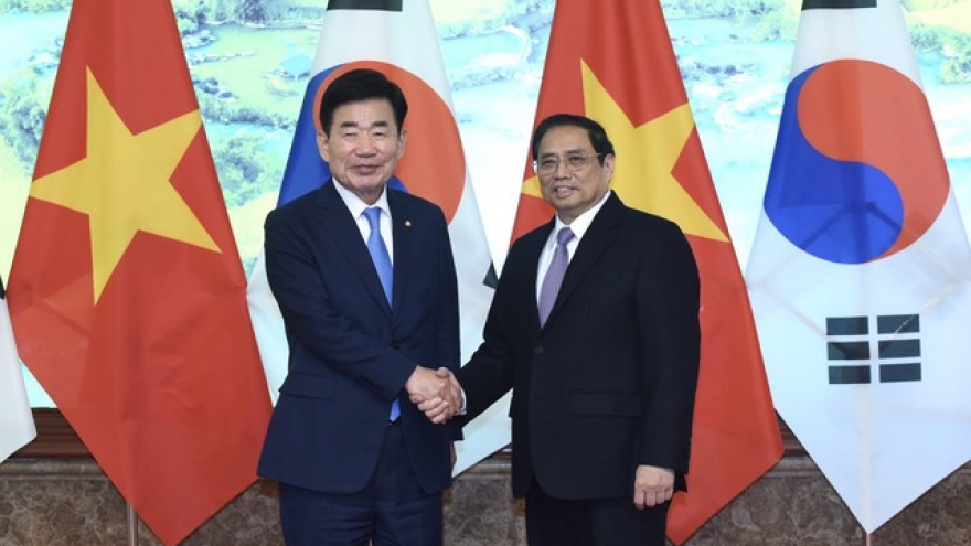 Thủ tướng Phạm Minh Chính hội kiến với Chủ tịch Quốc hội Hàn Quốc Kim Jin Pyo
