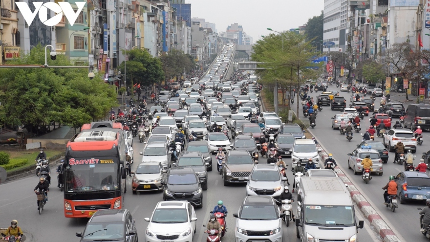 Hanoi sees light traffic congestion on the first working day after Tet 