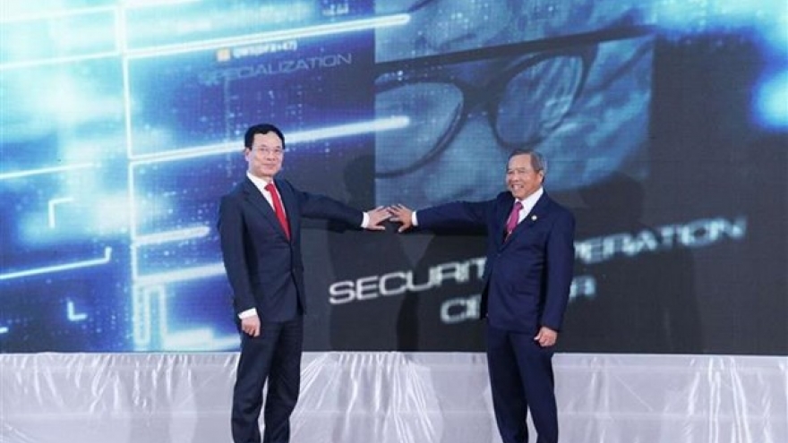 Vietnam hands over systems to help Laos boost digital transformation