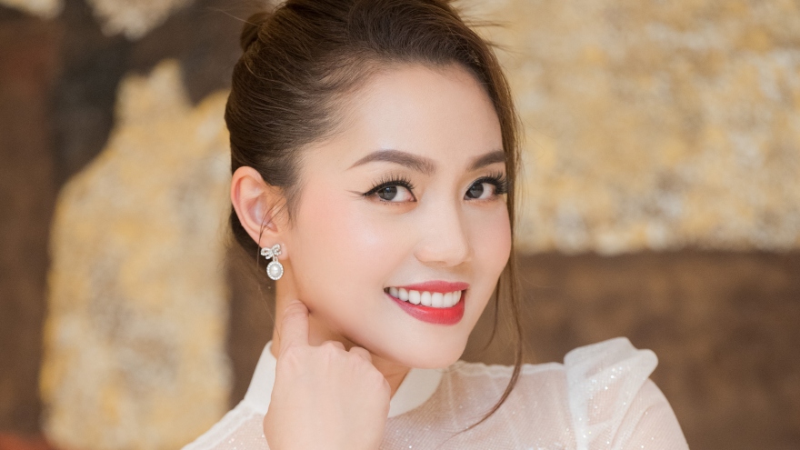 Nguyễn Ngọc Anh đẹp quyến rũ trong chương trình "Xuân quê hương"