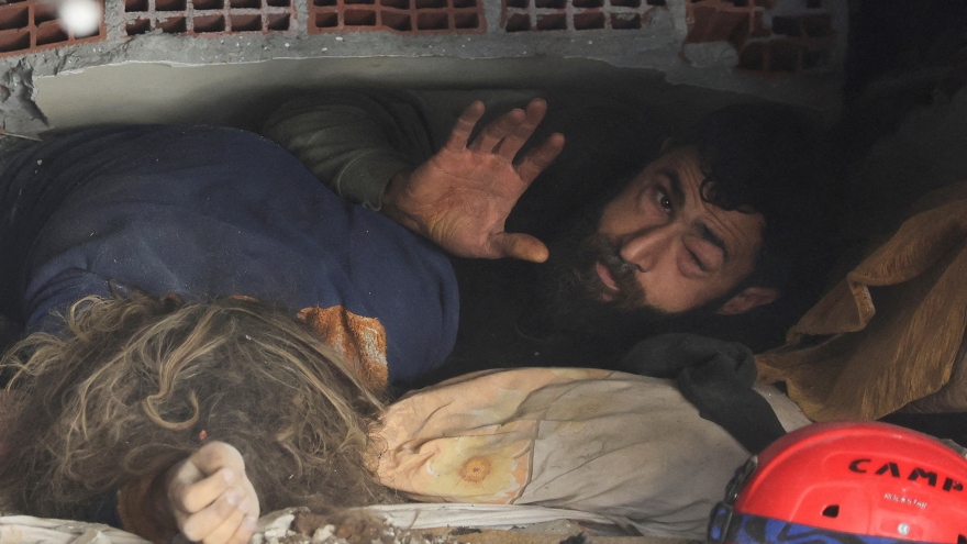 Câu chuyện đau lòng về người đàn ông mất cả gia đình trong động đất ở Thổ Nhĩ Kỳ