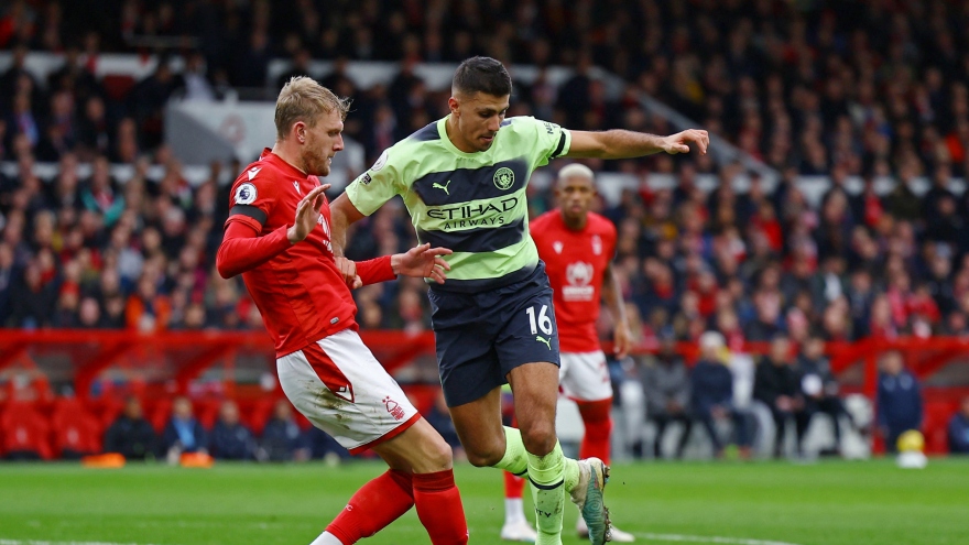 Chia điểm với Nottingham Forest, Man City lại mất ngôi đầu Ngoại hạng Anh