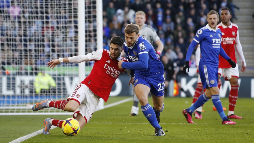 VAR 2 lần từ chối bàn thắng, Arsenal nhọc nhằn "vượt ải" Leicester