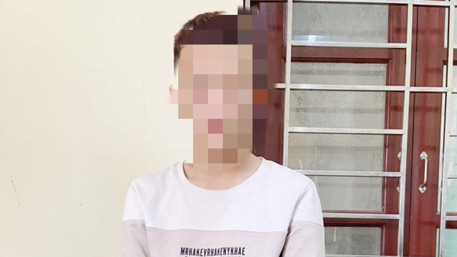 Tạm giữ đối tượng liên quan vụ nữ sinh lớp 7 sinh con trong nhà tắm ở Bắc Giang