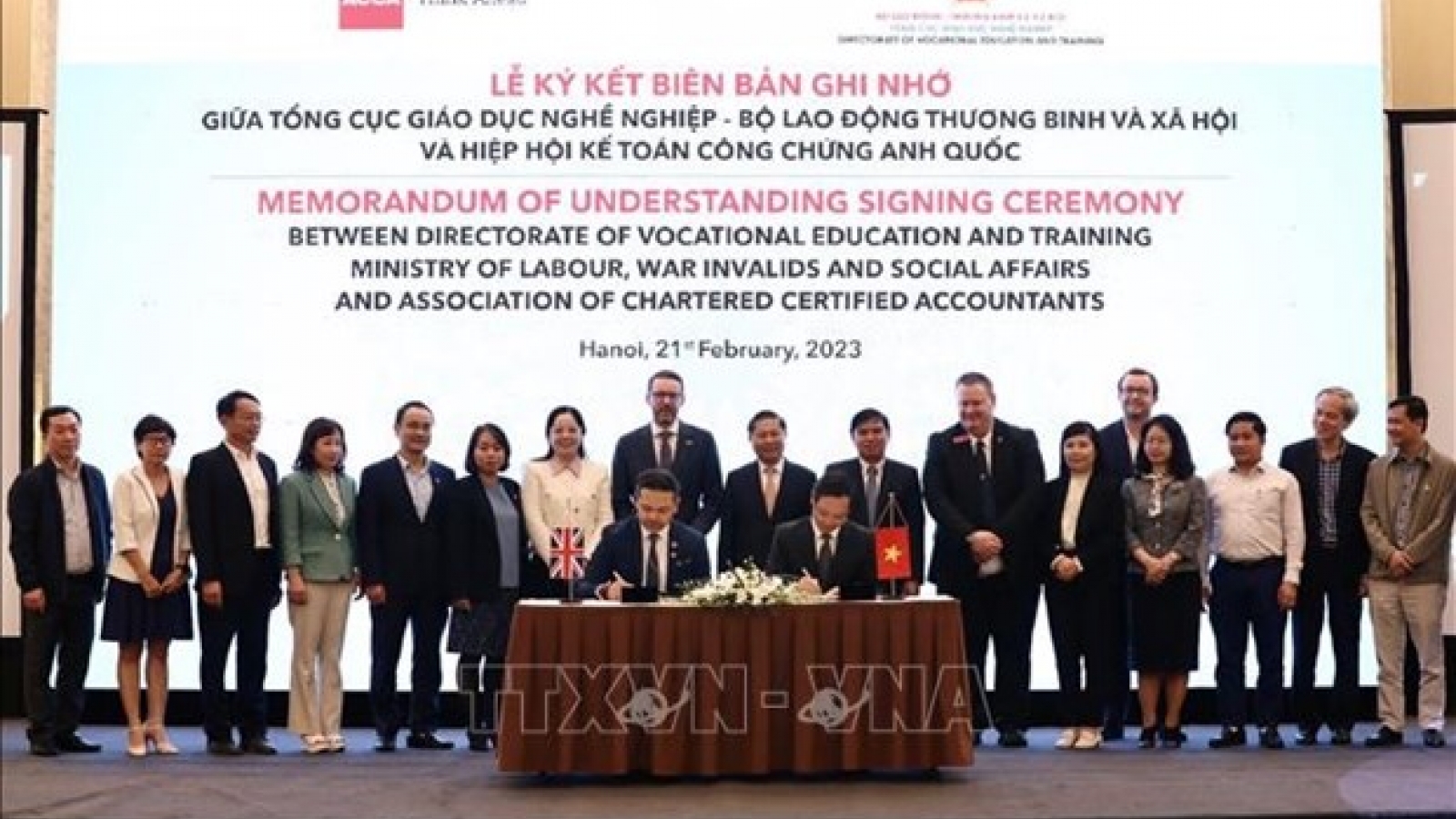 Vietnam, UK step up academic education cooperation