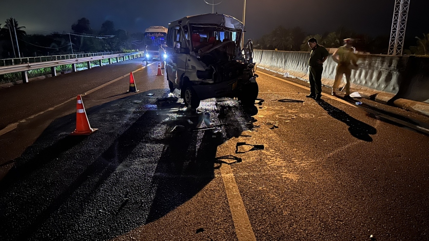 Tài xế xe khách tử vong trong vụ tai nạn trên cao tốc TP.HCM-Trung Lương 
