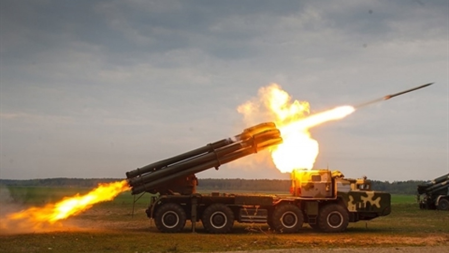 Lính thủy đánh bộ Ukraine phóng tên lửa Grad vào mục tiêu tại Donetsk