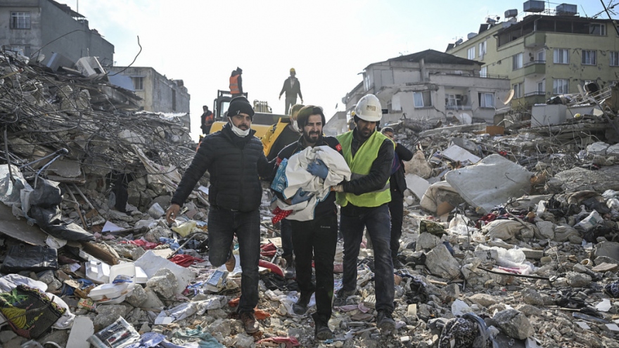 Thêm nhiều kỳ tích về cứu hộ sau 5 ngày động đất ở Thổ Nhĩ Kỳ và Syria
