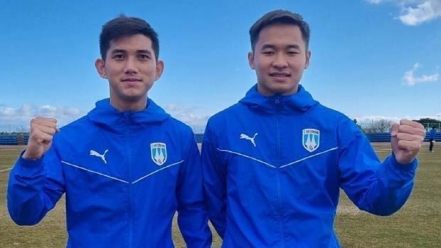 Two Vietnamese young footballers to debut in RoK next month