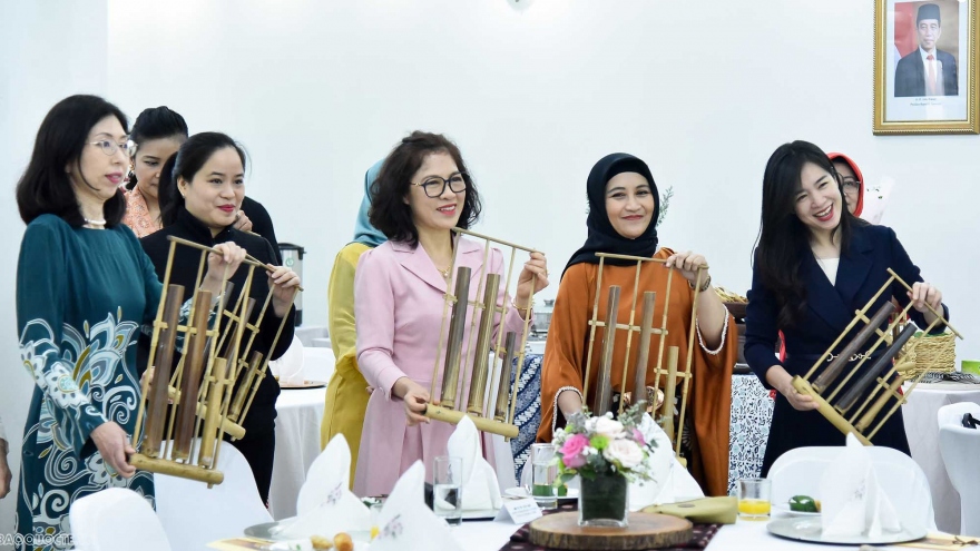 ASEAN Women Circle explores Indonesian musical instrument in Hanoi