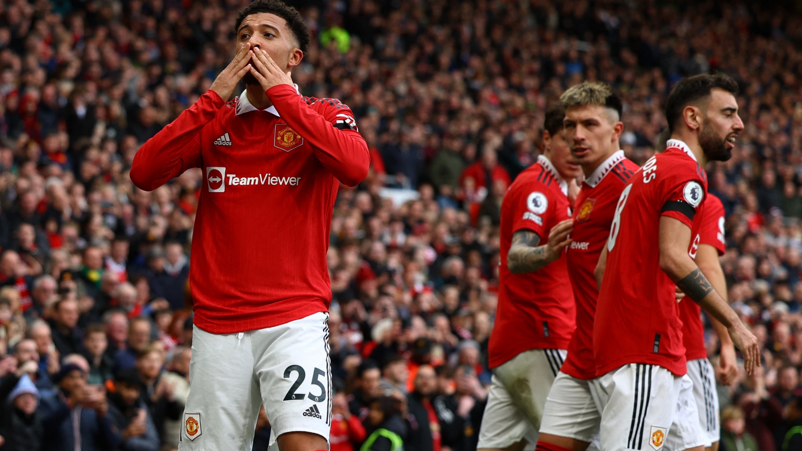 Bảng xếp hạng Ngoại hạng Anh mới nhất: MU đua vô địch, Tottenham vào tốp 4