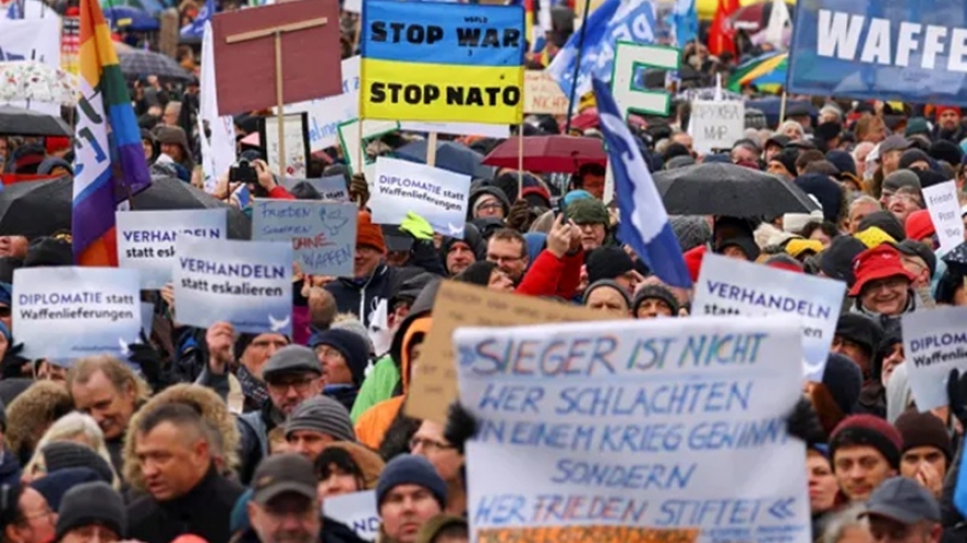 Hàng chục ngàn người Đức biểu tình chống cung cấp vũ khí cho Ukraine