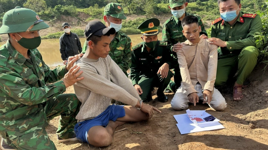 Mật phục bắt tội phạm ma túy tại biên giới Quảng Trị