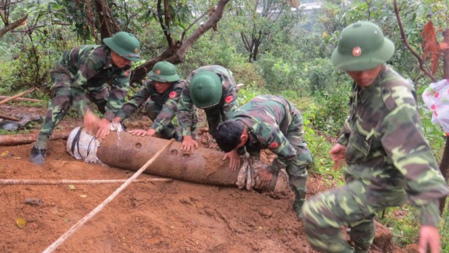 Hủy nổ thành công quả bom nặng 350kg ở Điện Biên