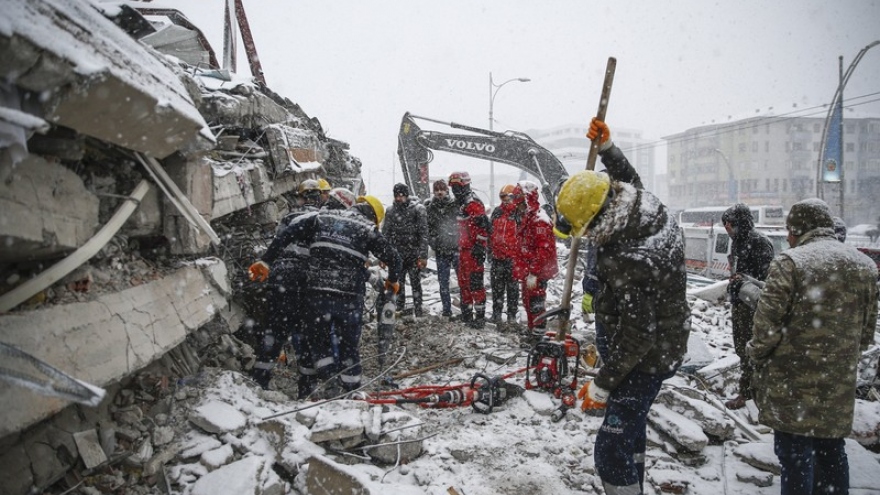 Nỗ lực giải cứu các nạn nhân bị vùi lấp sau thảm họa động đất tại Syria và Thổ Nhĩ Kỳ