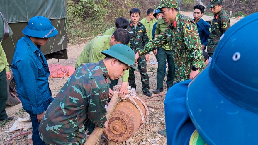 Hủy nổ an toàn quả bom nặng 350kg