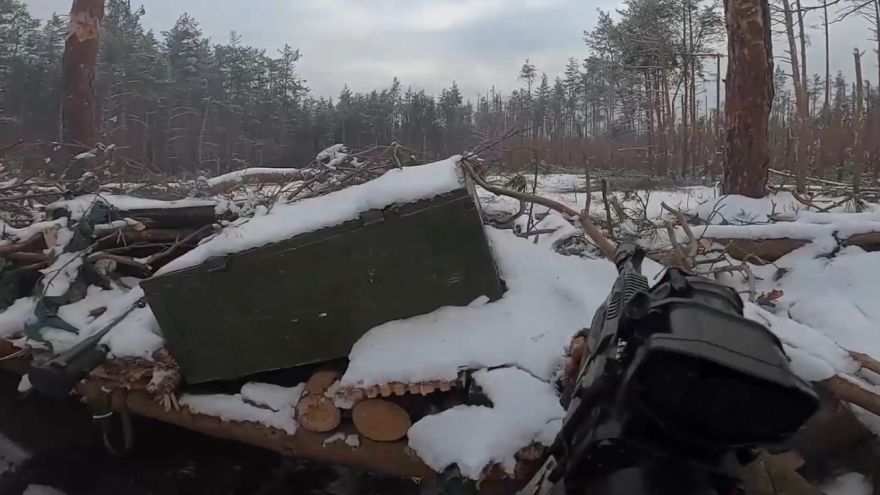 Lính dù Nga đấu súng quyết liệt với quân Ukraine ở cự ly gần