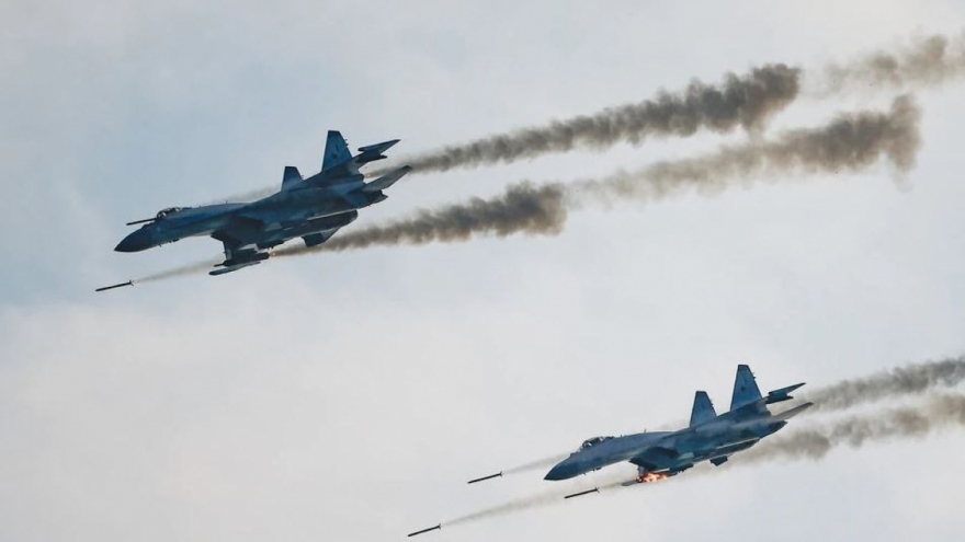 NATO cảnh giác cao độ khi Nga tập kết máy bay gần biên giới Ukraine