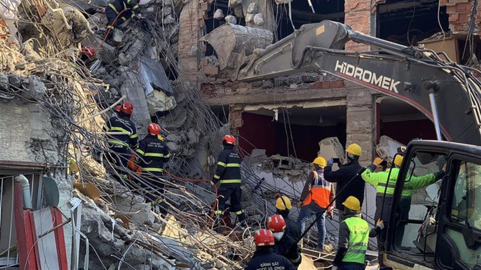 Contingent of police officers return from Turkey rescue mission