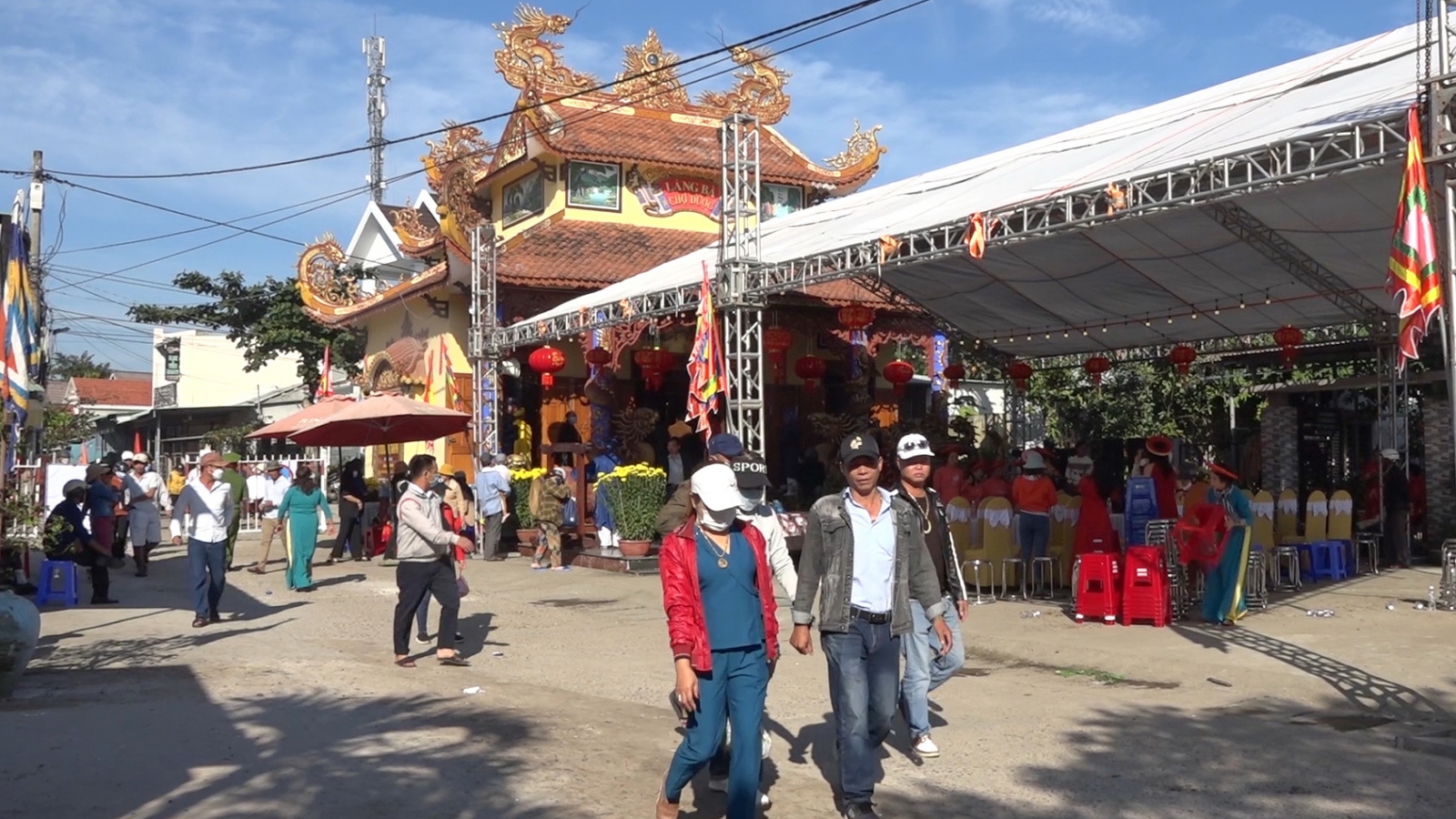 Hàng vạn người kéo về Chợ Được trẩy hội sau 3 năm gián đoạn