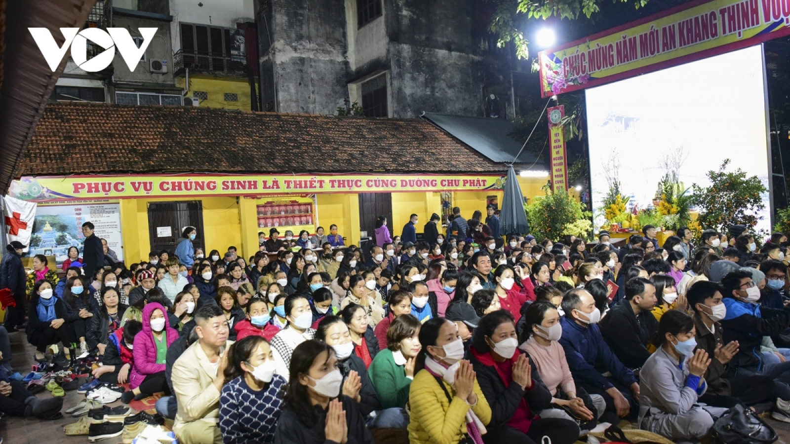 Vietnamese people pray for peace in New Year