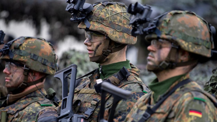 Đức kêu gọi NATO dành tối thiểu 2% GDP cho chi tiêu quốc phòng