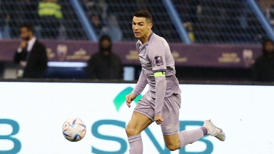 Ronaldo ghi bàn đầu tiên trên đất Saudi Arabia