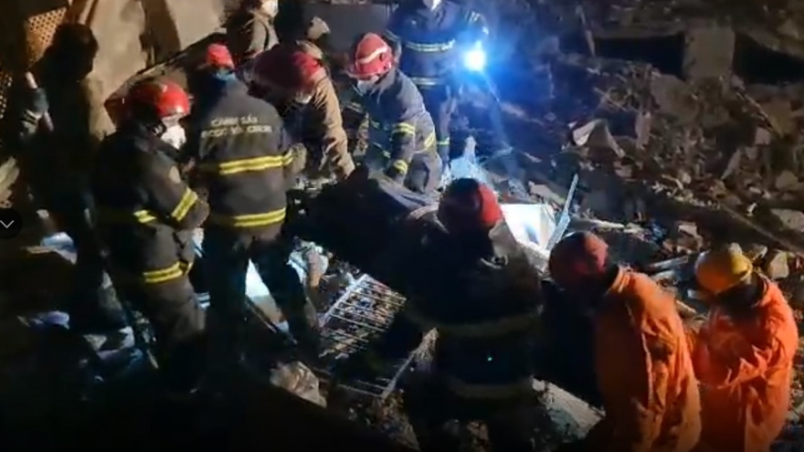 Đoàn cứu nạn Việt Nam đưa 2 nạn nhân ra khỏi đống đổ nát do động đất ở Thổ Nhĩ Kỳ