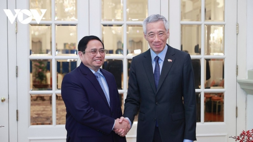 PM Chinh's visit to Singapore brings practical results to both sides