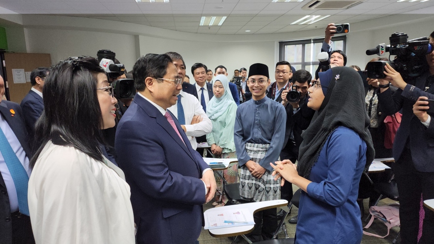 Thủ tướng Phạm Minh Chính thăm trường Đại học Quốc gia Brunei