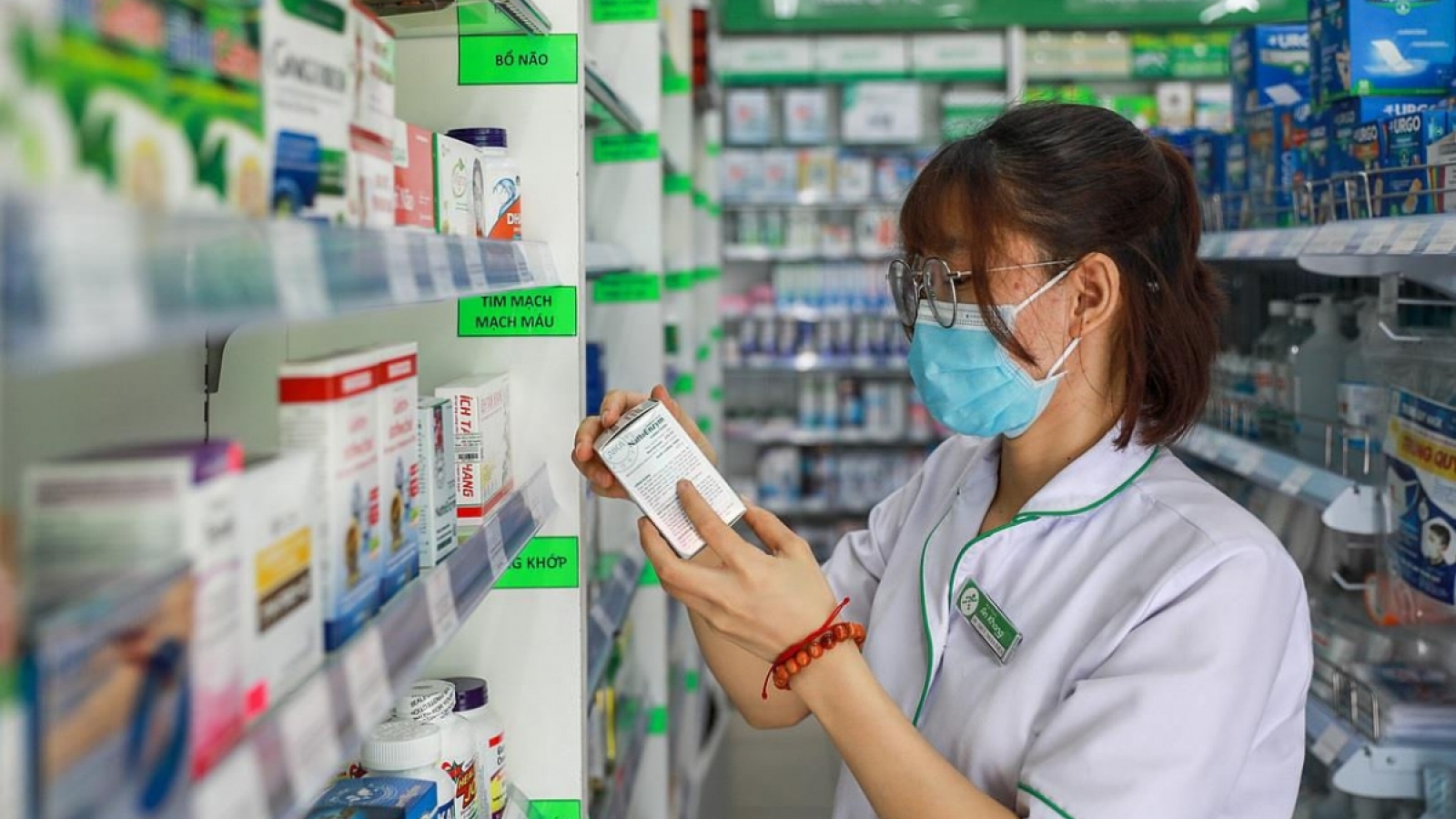 Tình trạng thiếu thuốc, trang thiết bị y tế từng bước được giải quyết