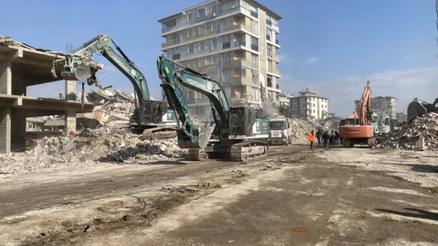 Thổ Nhĩ Kỳ dừng tìm kiếm, bắt đầu tái thiết sau động đất